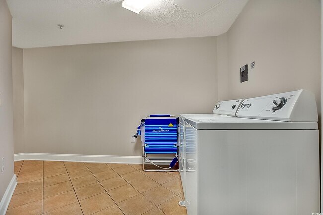 Building Photo - 6203 Catalina Dr