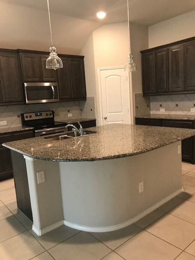 Building Photo - 3/2/2 Heights of Weatherford Estates