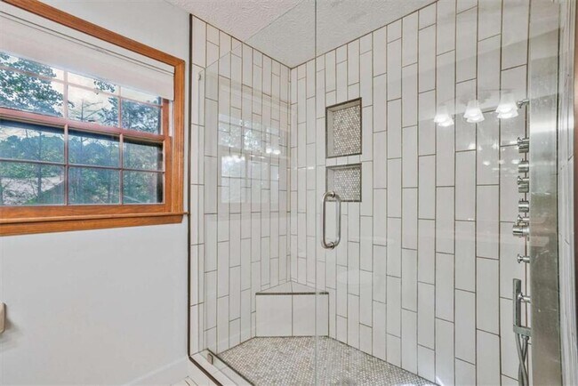 Building Photo - 5741 Wolf Laurel Dr SW