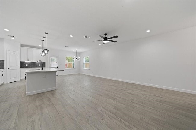 Building Photo - 1071 St Clair St