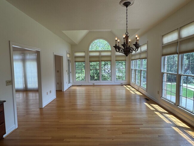 Building Photo - South AVL - Grand Residence in The Cotswol...