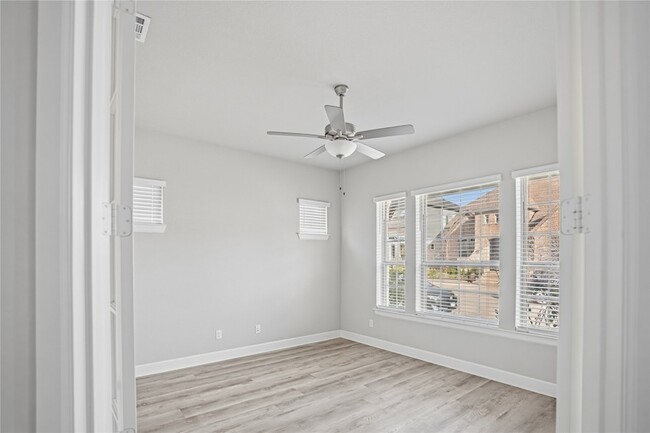 Building Photo - 1621 Rose Willow Wy