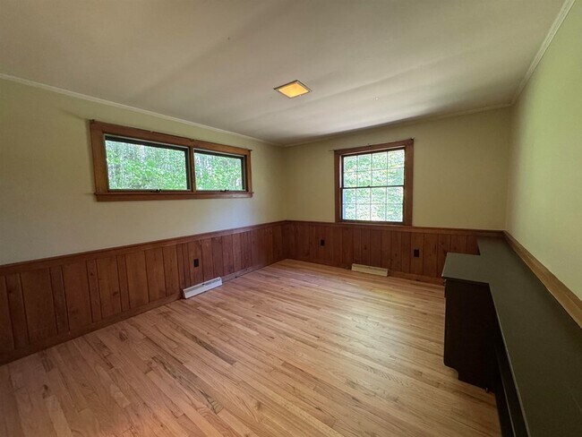 Building Photo - 473 Hapgood Pond Rd