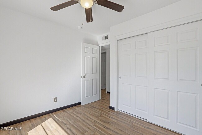 Building Photo - 5609 Van Horn Dr