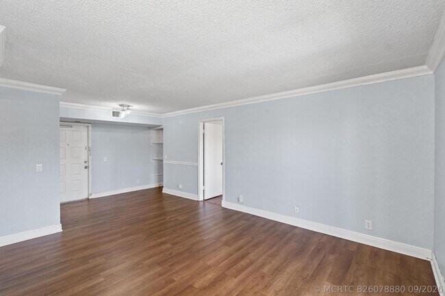 Building Photo - 3700 N Pine Island Rd