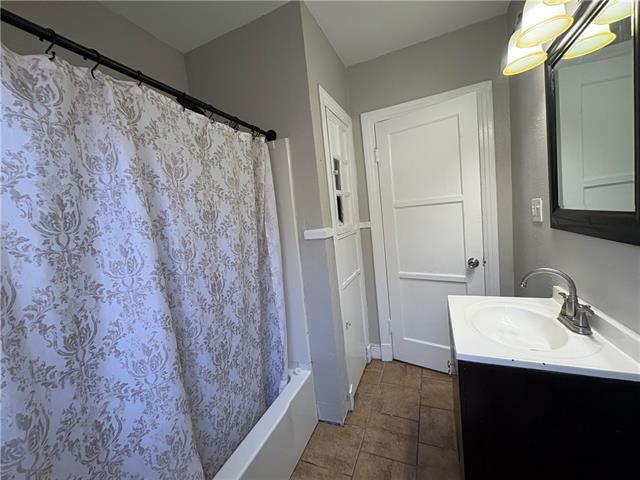 Building Photo - 1010 Isbell St