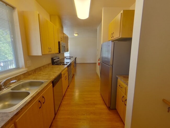 Building Photo - Alder Duplexes on 17th