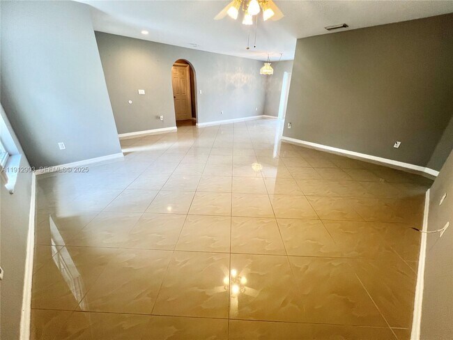 Building Photo - 15561 Spring Line Ln