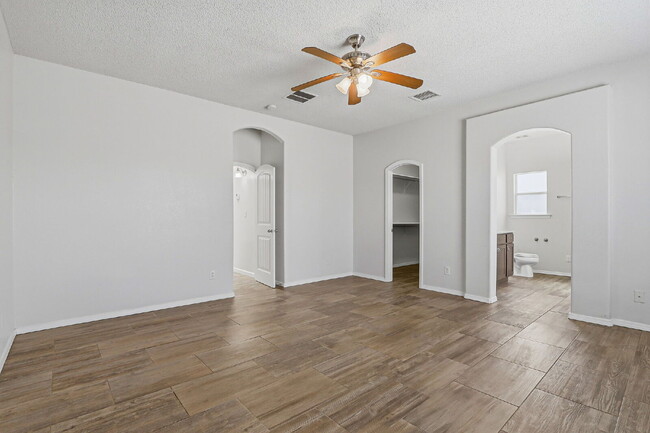 Building Photo - 4-Bedrooms in 79928 with Spacious 1757 Sq Ft – Your Home Awaits!