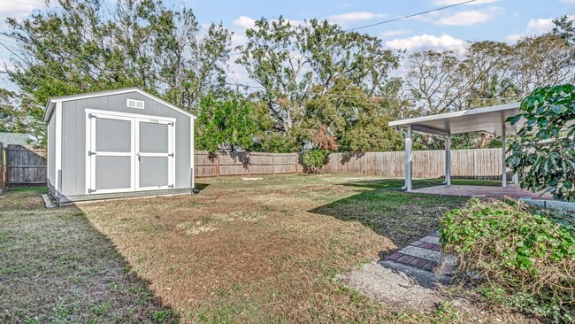 Building Photo - 3BR/2BA South Tampa home with carport and ...