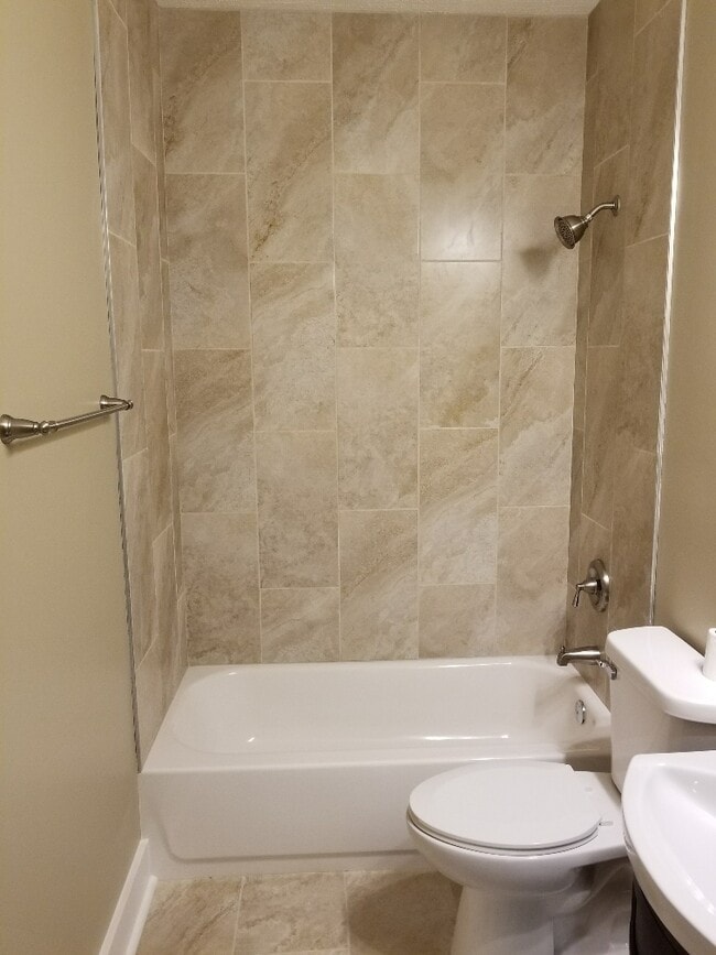 Building Photo - 2 Bed/1 Bath