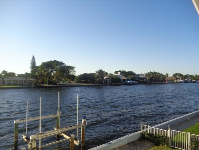 Building Photo - 1001 S Riverside Dr