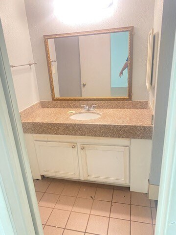 Building Photo - 1715 Meadow Green Dr