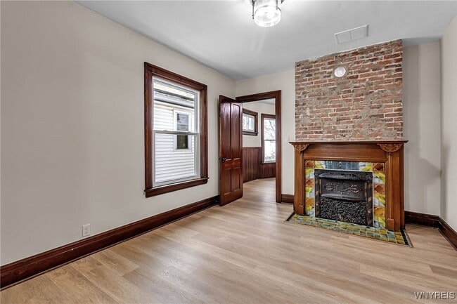 Building Photo - 404 Parkdale Ave