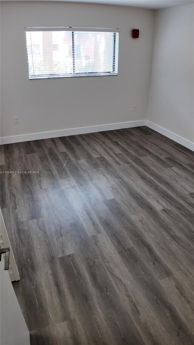 Building Photo - 5400 W 21st Ct