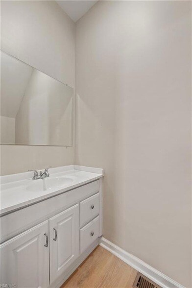 Building Photo - 318 W 31st St