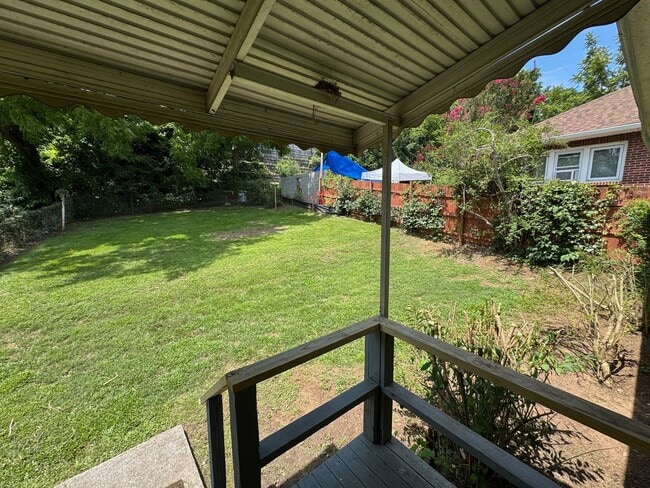 Building Photo - West AVL - Two Bedroom Bungalow Just off H...