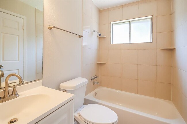 Building Photo - 4430 Rosegate Dr