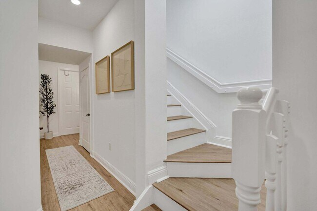 Building Photo - 642 NW 38th Cir