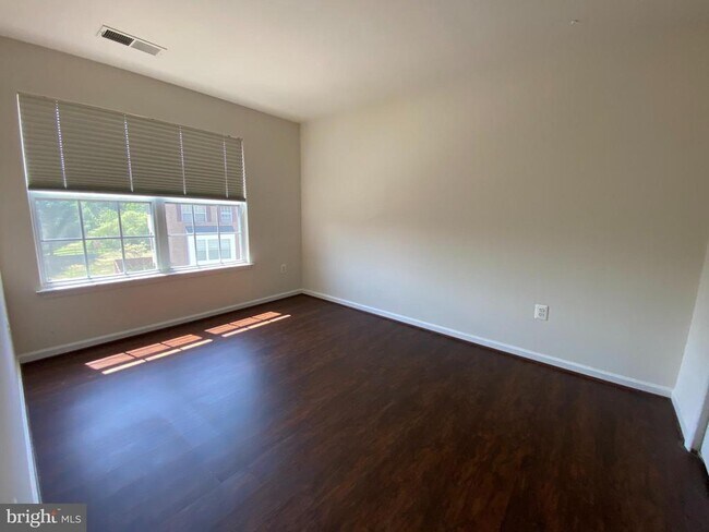 Building Photo - 8484 Pattette Pl