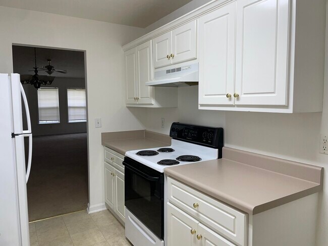 Building Photo - 212 E Middlebury Ln SW