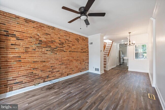 Building Photo - 809 W Barre St