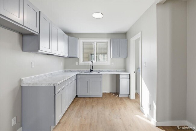 Building Photo - 14617-14617 Winthrop St