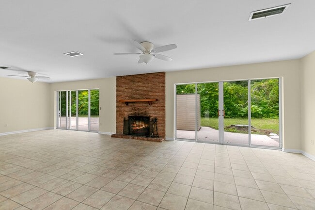 Building Photo - Affordable Remodeled Home near UF Campus