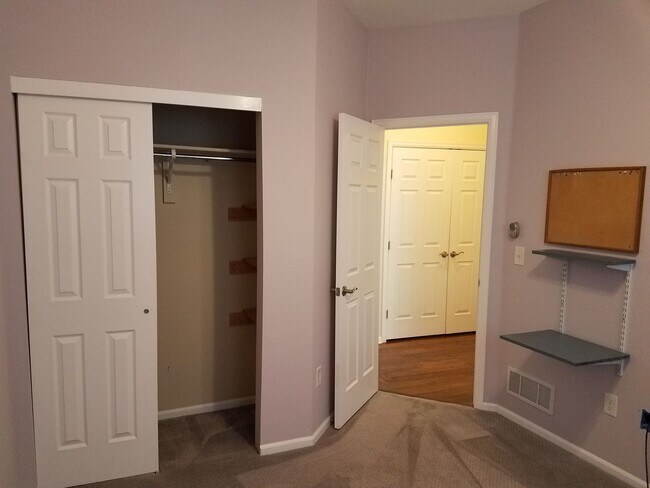 Building Photo - House For Lease