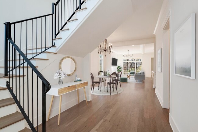 Building Photo - 1117 E Irvin Dr