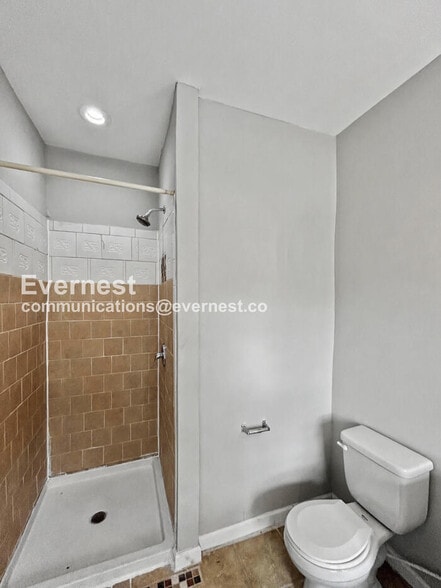 Building Photo - 1304 Oakwood Ave