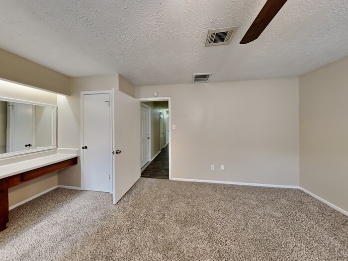 Building Photo - 2855 Pilgrims Point Dr