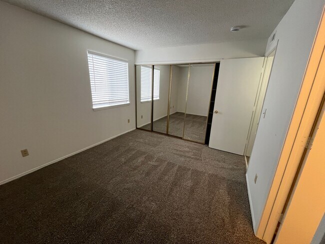 Building Photo - 2bd/2ba Washer/Dryer in unit!!!