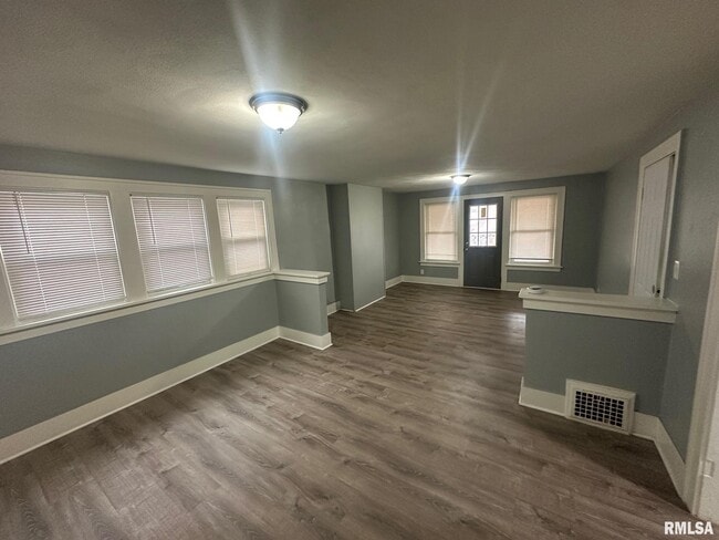 Building Photo - 1220 N Frink St