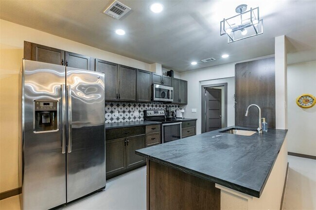 Building Photo - 4613 Joseph St