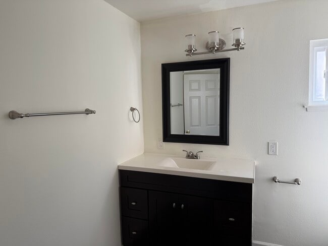 Building Photo - 2727 Recinto Ave