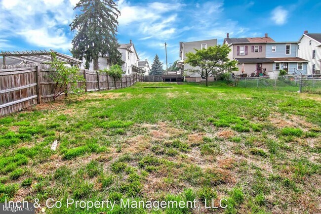 Building Photo - 4 br, 1 bath House - 461 Highland Street W...