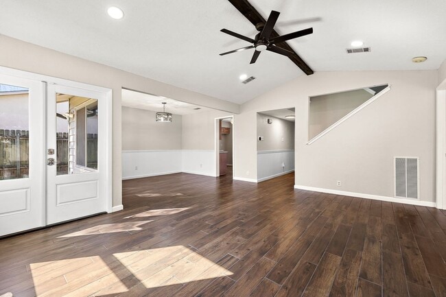 Building Photo - 4910 Pelham Dr