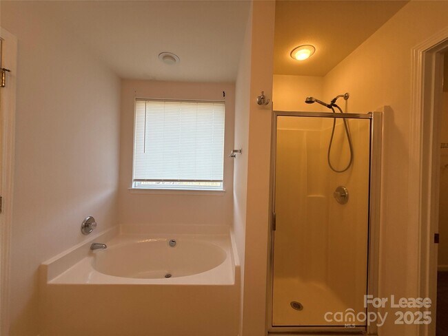 Building Photo - 2807 Forest Grove Ct