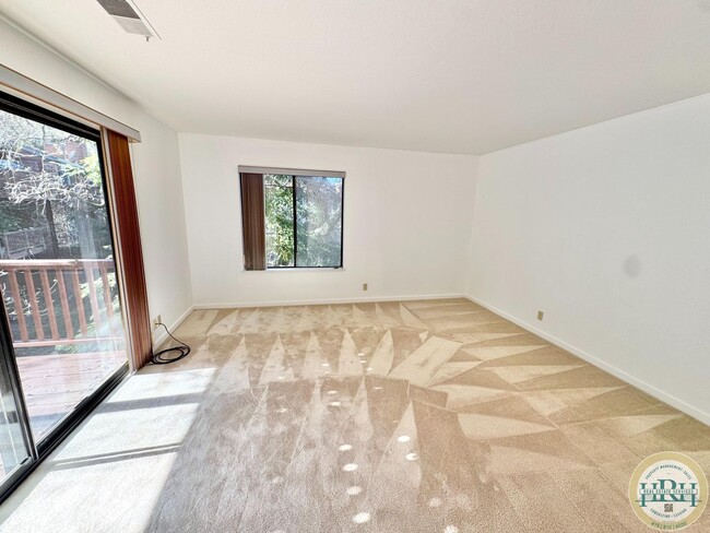 Building Photo - Charming 3-Bedroom, 2.5-Bathroom Condo in Novato