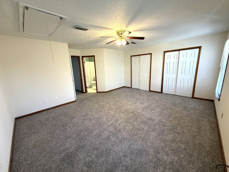 Building Photo - 1409 Sampson Ln