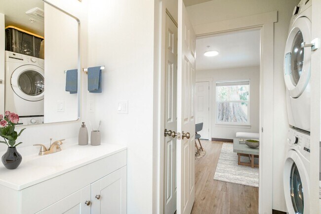 Building Photo - Stunning New Construction 1 Bedroom Cottages