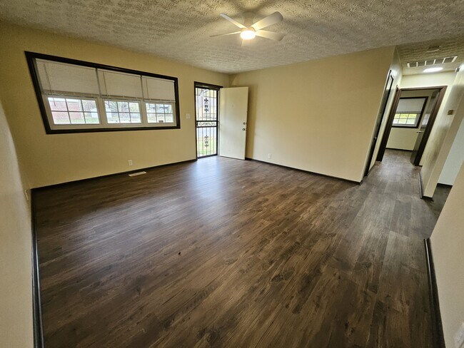 Building Photo - 3403 N Hartman Dr