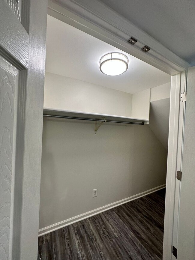 Building Photo - 185 S Eagle Creek Dr