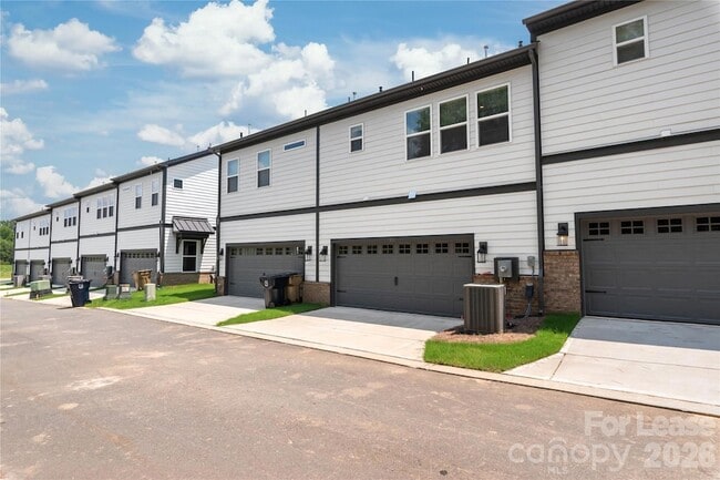 Building Photo - 302 Silver Fleet Dr