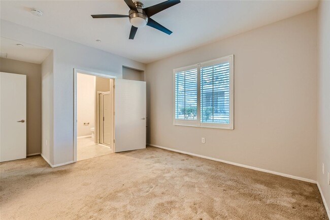 Building Photo - GATED 1ST FLOOR 2 BED, 2 BATH TOWNHOME IN ...