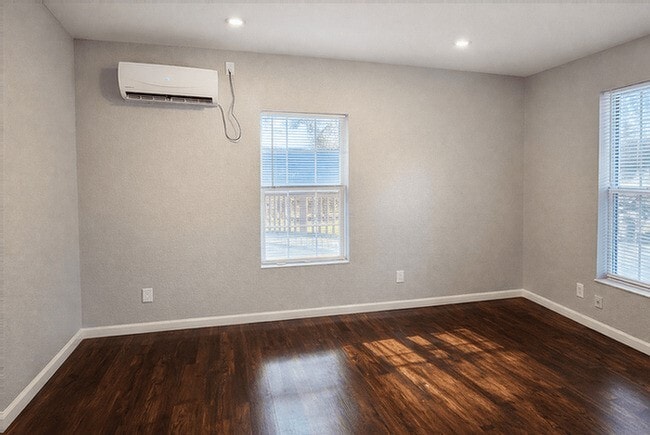 Building Photo - 511 W Cleveland St