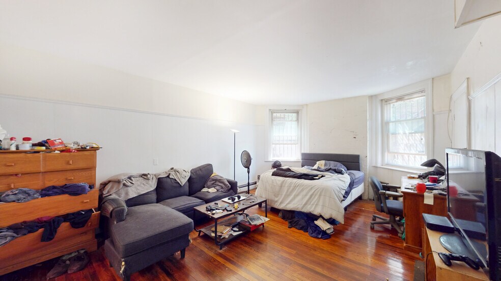 Building Photo - 1079 Beacon St