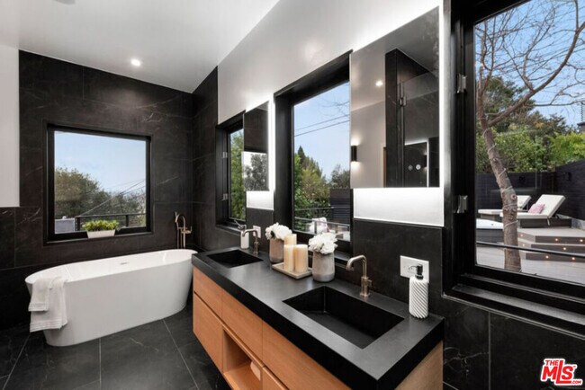 Building Photo - 3936 Farley Ct