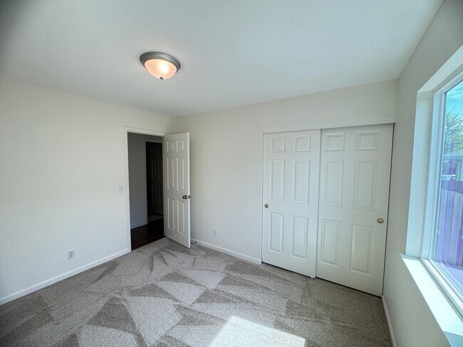 Building Photo - Beautifully Remodeled 3-Bedroom, 2-Bathroom home waiting for you !